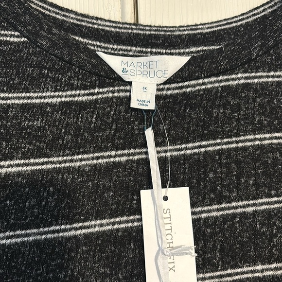 NWT Market & Spruce Top - Picture 2 of 3